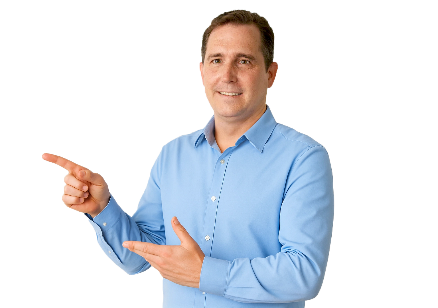 Porträt von Thomas Lamer, Head of Consulting, mit verschränkten Armen in hellblauem Hemd.